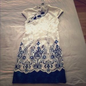Authentic cheongsam, blue and white porcelains